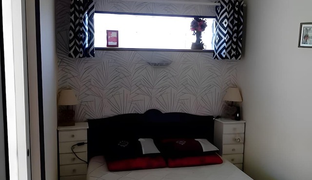 Bed and Breakfast 'Chambre Du Jardin' with Private Terrace, Private Garden and Wi-Fi