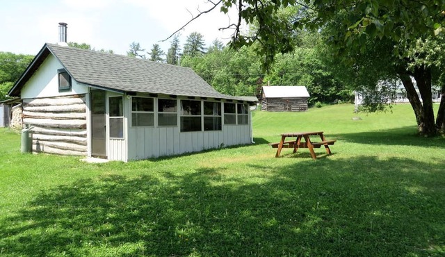 Charming Cabin Rental on Ferguson Lake near Renfrew, Ontario