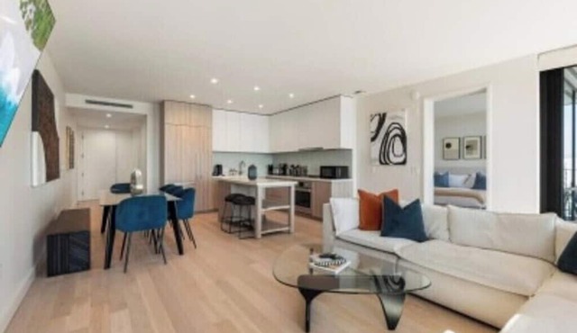 Rooftop Pool Luxury 2BR, Walk to Santa Monica Pier