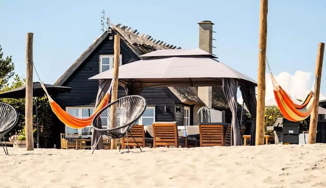 The Paradiso beach house sleeps 6