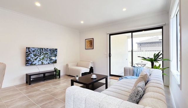 2026 New built/Lyra Home/Near School/Washing & Dryer/Play Ground & Basketball