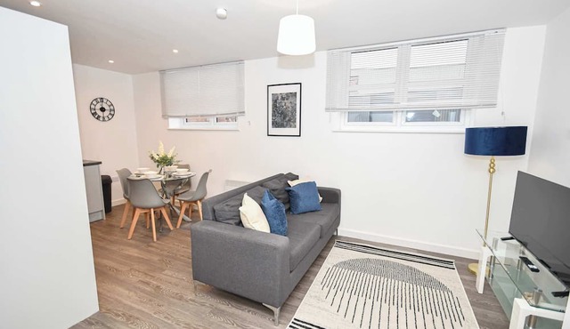 Modern 2 Bedroom Apartment in Central Wigan