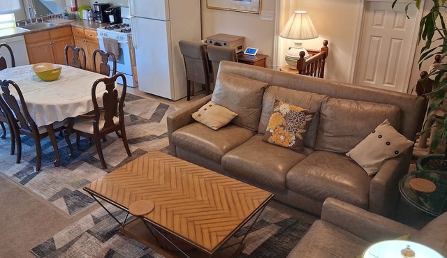 Cozy Mother-In-law Suite Near PATCO Train Ashland Station, Cherry Hill, NJ