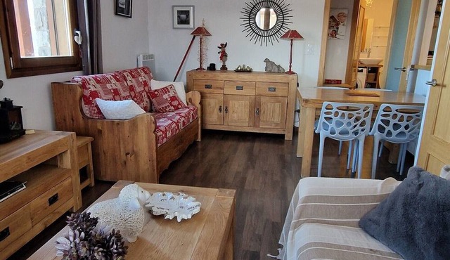 Apartment "Le Madres" with Lake View and Private Terrace