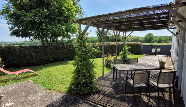 Small house 'Les Chails'. Quiet and peaceful, 45 mins from Futuroscope.