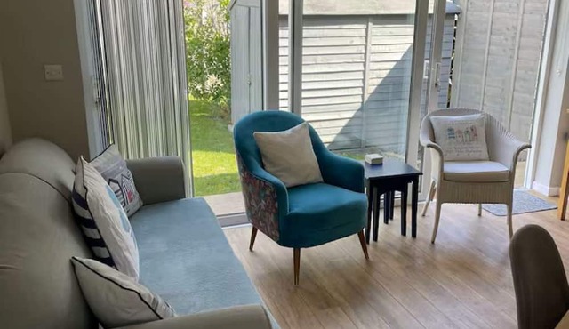 Adorable 2-bedroom bungalow in tranquil Rustington perfect for relaxing