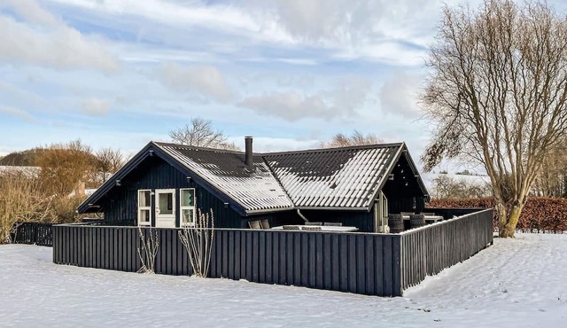 3 bedroom nice home in Haarby