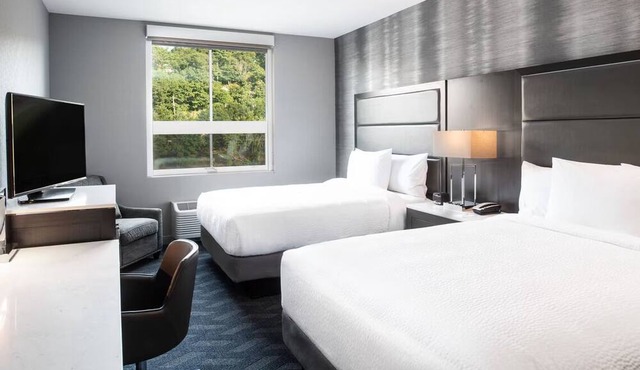 2 Units | Cozy Room with Indoor Pool, Gym & Free Breakfast