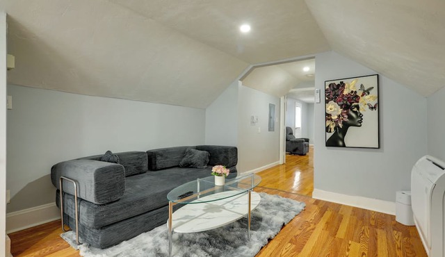 3 Mi to Blue Hills Skiing & Hiking! Couple’s Apt