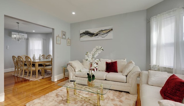 All-Season Fun! Charming Apt 3 Mi to Blue Hills