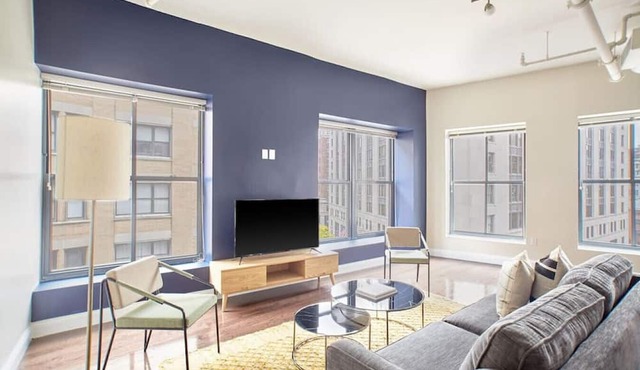 Open Air 2BR | FIDI Boston | Close to Everything!