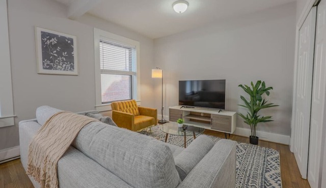 Bright 1 Bedroom | Downtown Boston