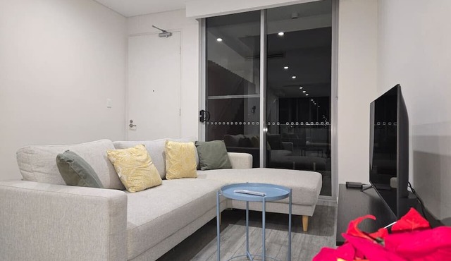 Camperdown two 12 Close to bus stop and SYD CBD