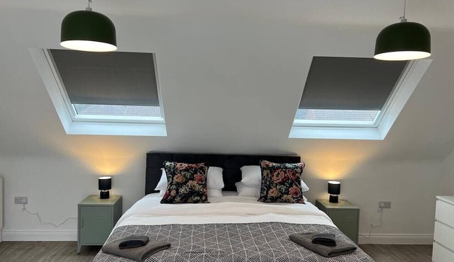 3 Bedroom Gatwick/Free Parking/Fast Wi-Fi