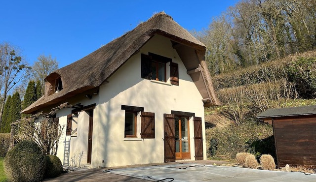 Normandy cottage with natural swimming pool