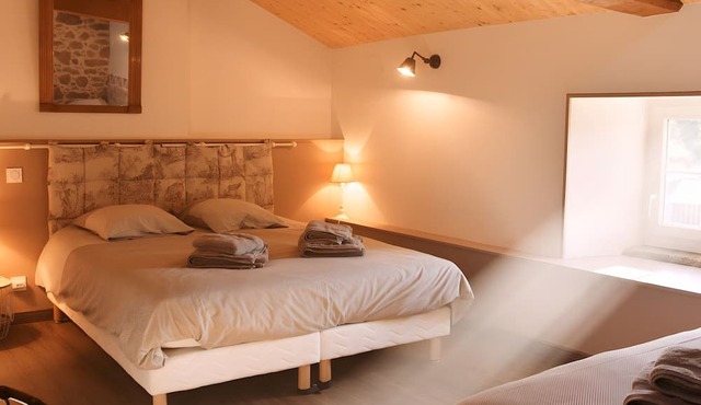 Guest Room “Castanea, Le Grenier” with Shared Terrace, Garden and Wi-Fi