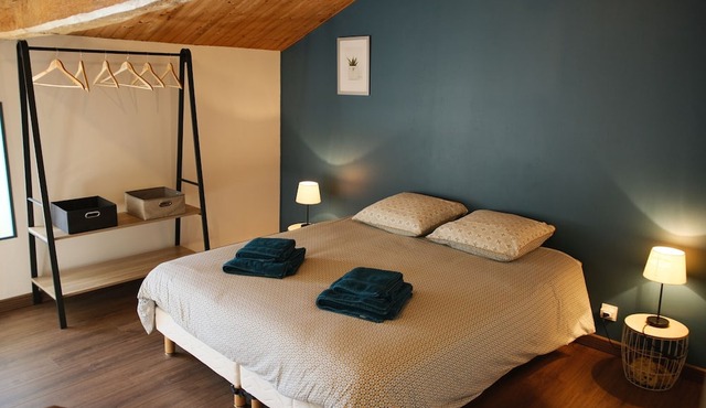 Du Côté de l’Étang Guest Room, Castanea