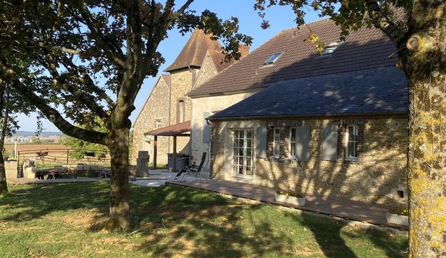 Large house with jacuzzi, pets welcome, near Mortagne-au-Perche