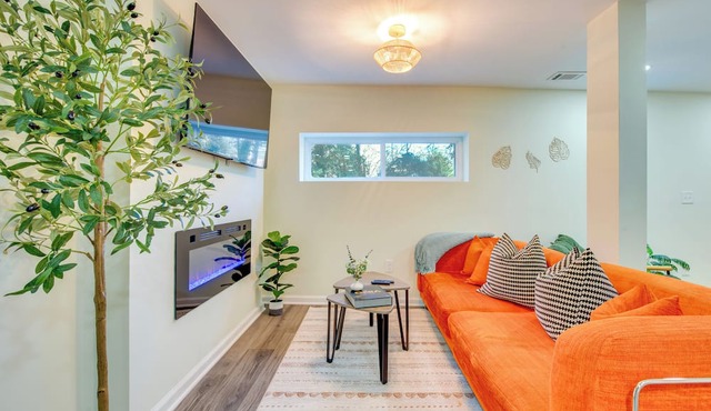 4 Mi to East Atlanta Village: Chic Decatur Abode