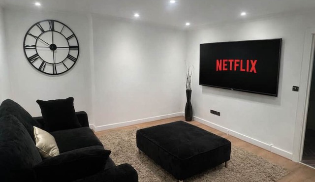 Modern Spacious Home/Contractor Friendly/LUXE