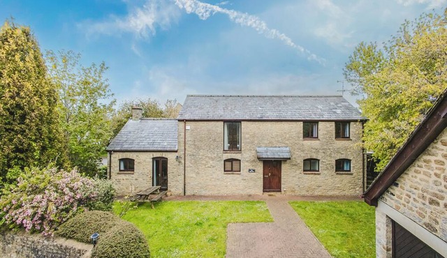 Stunning Cotswolds Barn Conversion | Spacious for Groups & Families