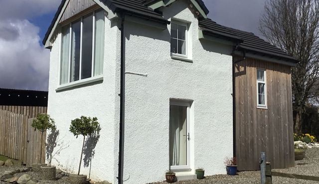 Cosy one bed cottage on secluded private road on the South shore of Loch Katrine