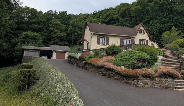 Charming 3-bedroom country house, ideal for up to 6 guests.