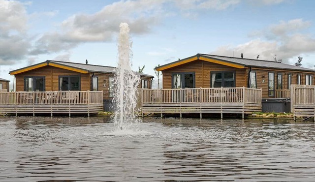 Oak Waterside Spa (Pet), Thirsk