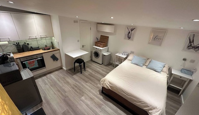 Cosy, self-contained guest house