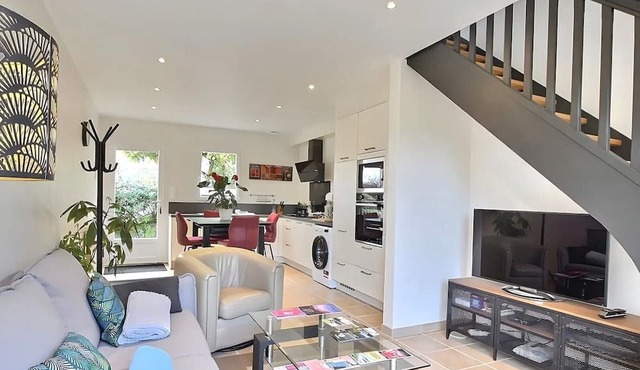 Holiday Home 'Gite Kerstephan' with Private Terrace, Private Garden and Wi-Fi