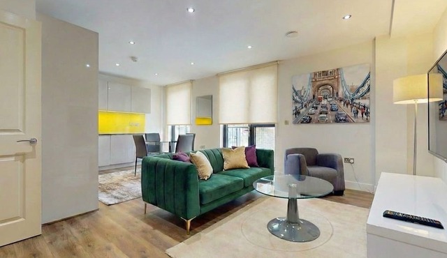 Stylish 2-Bed London Apartment Canary Wharf - Ideal for Business & Long Stays