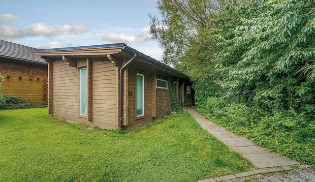 POPLAR LODGE (PET), pet friendly, with pool in Thirsk