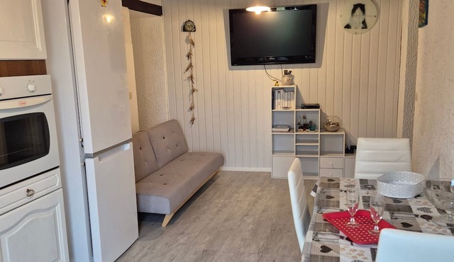 Apartment 'Mamie Krema' with Private Terrace, Shared Garden and Wi-Fi