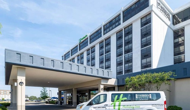 Close to O’Hare Airport + Free Breakfast & Shuttle