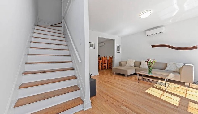 3-bedroom townhome in pleasant New York neighborhood