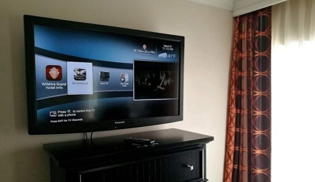 Wilshire Grand Hotel Inviting Room w Garden View