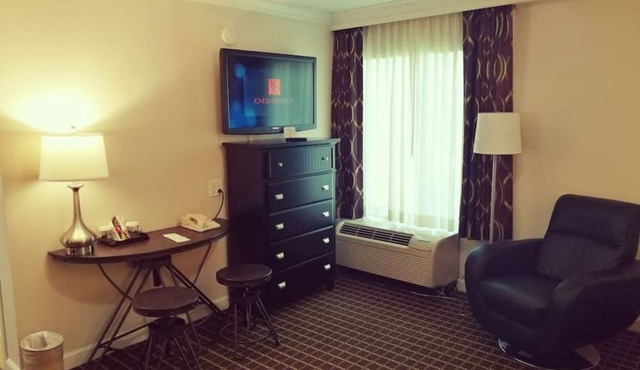 Bright Studio in West Orange. Your Weekend Getaway