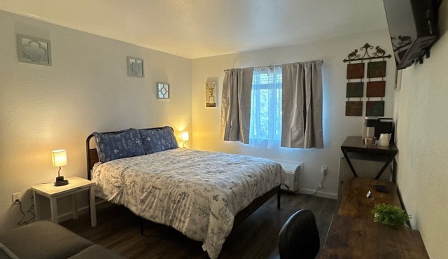 Unit 28 - Cozy 1-bedroom hotel in amazing Challenge-Brownsville with AC