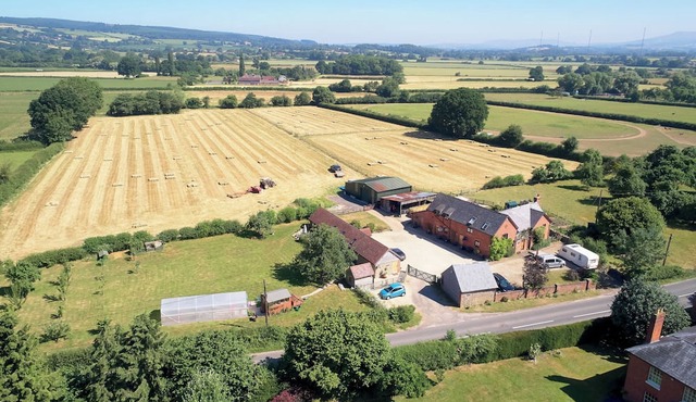 Orchard Farm - sleeps 4 guests in 2 bedrooms