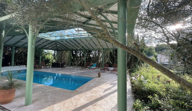 Logis and Master Suite at Villa Spa Art Déco Perret Giverny for 12 people.