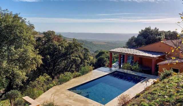 VUE D'EXCEPTION AVEC PISCINE