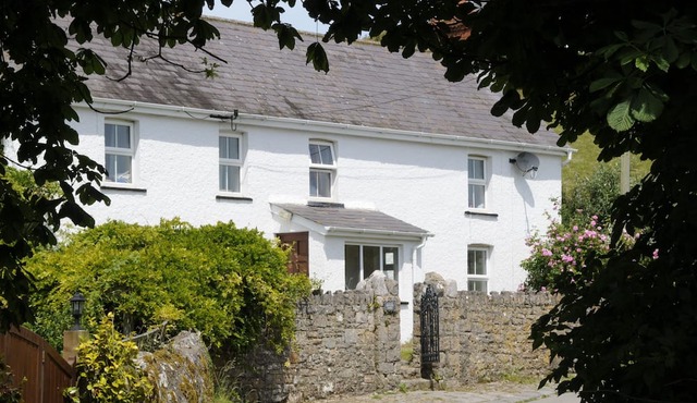 Coastal Holiday Home in Rhossili Gower, up to 12 Guests. Countryside Walks