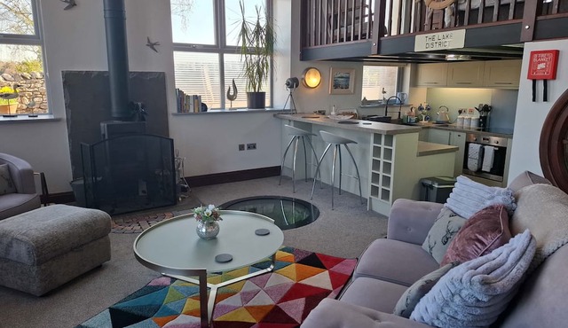 A cottage that sleeps 2 guests in 1 bedroom