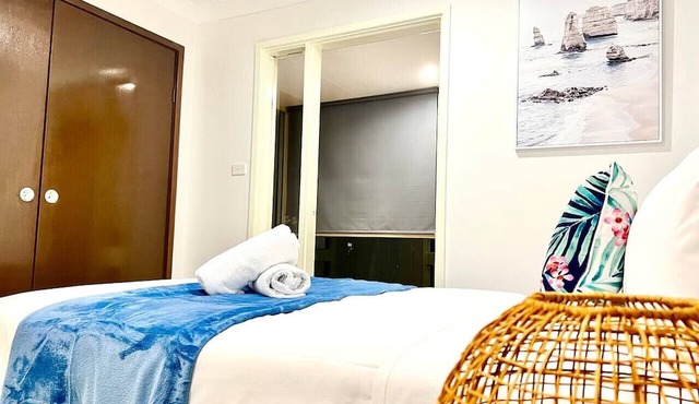 Hornsby 5BR Peaceful Oasis with Wifi & Garage