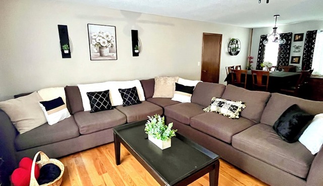 Acreage near Lincoln-Spacious-Unique-Sleeps 10-Pet and Family Friendly