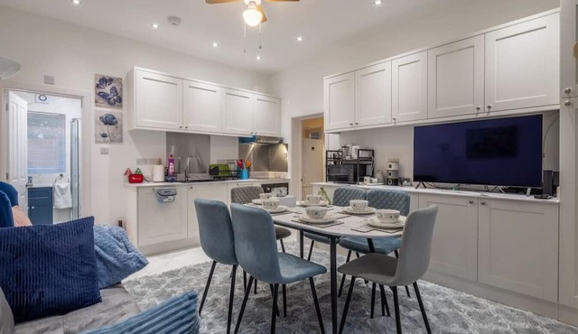 Newly refurbed 3Bed Annexe - With Parking!