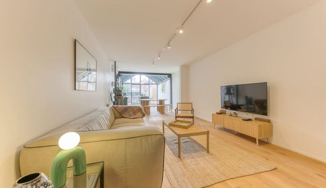 Designer loft 5 minutes from Paris with parking