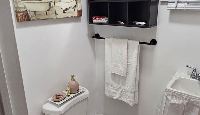 Perfect 3-bedroom house with AC in pleasant Yonkers neighborhood