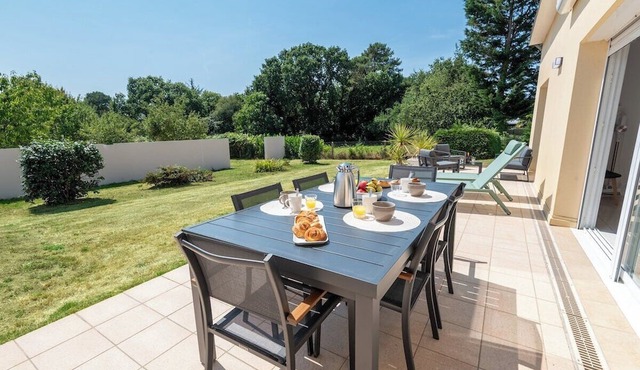 Large Garden House Between Town and Ocean by Groom