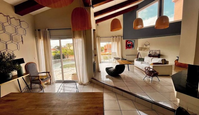 Spacious family home, private pool